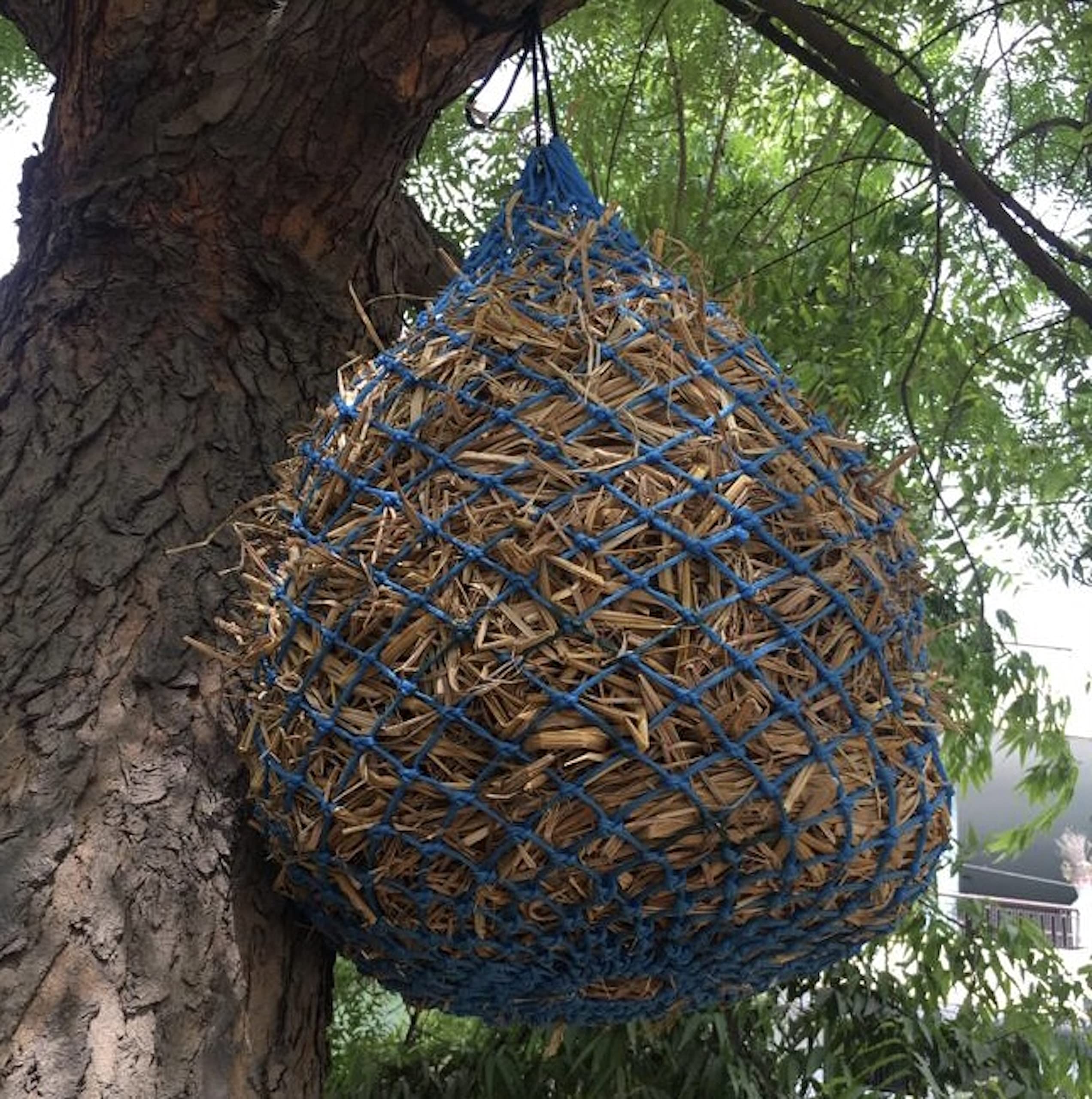 Majestic Ally 2 Pcs 1.25”x1.25” Holes Ultra Slow Feed 40” Very Sturdy Hay Net with Bottom Ring for Goat, Sheep and Livestock Simulatr grazing, Reduces Waste (Hurricane Blue) - Image 6